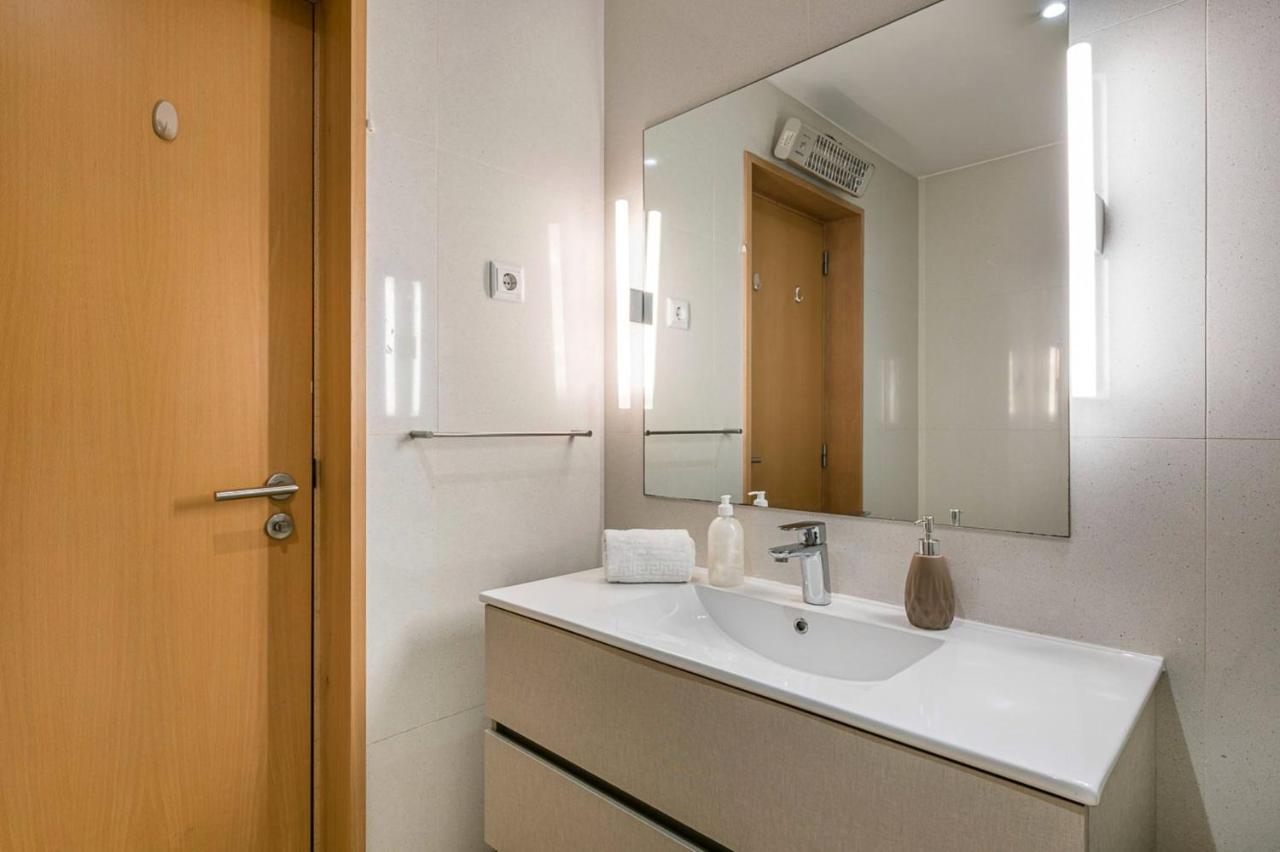 Dragon Stadium Studio W Balcony By Lovelystay Porto Luaran gambar